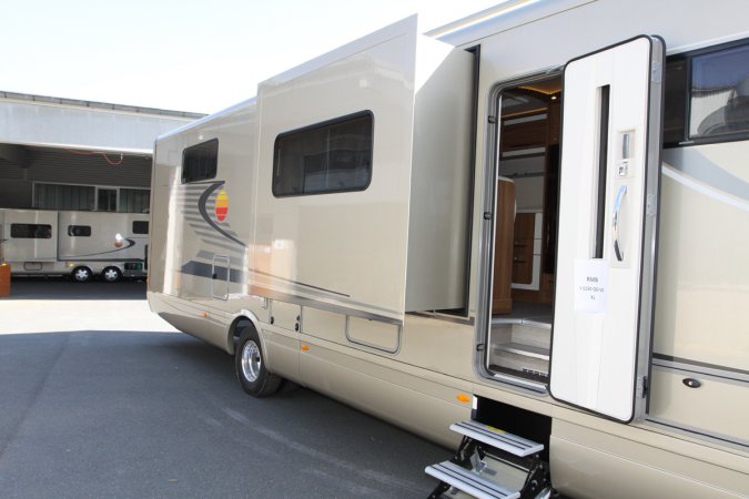 RMB - Un camping-car de luxe, l'innovation en plus..jpg