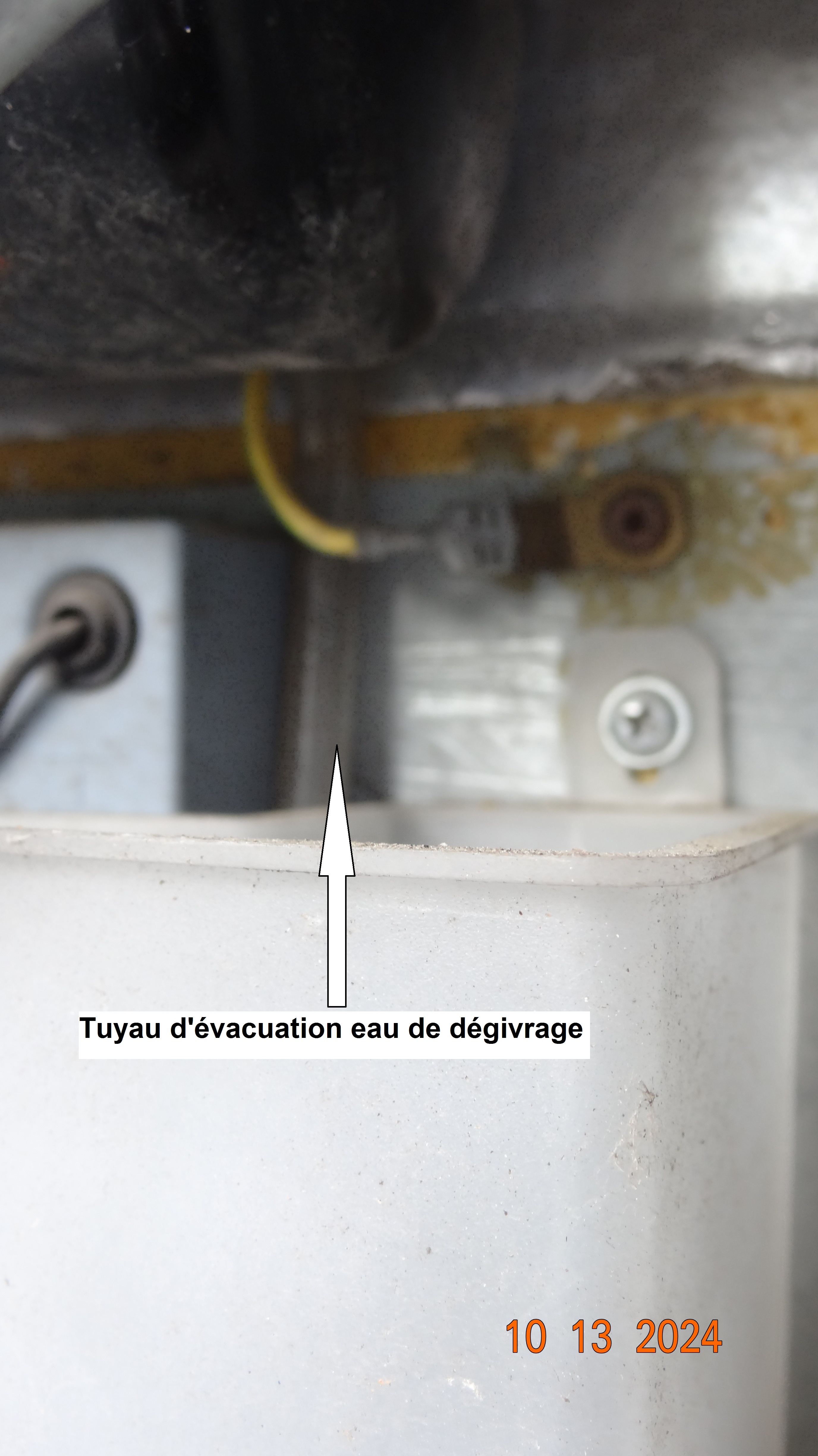 Tuyau d'évacuation eau de dégivrage.jpg