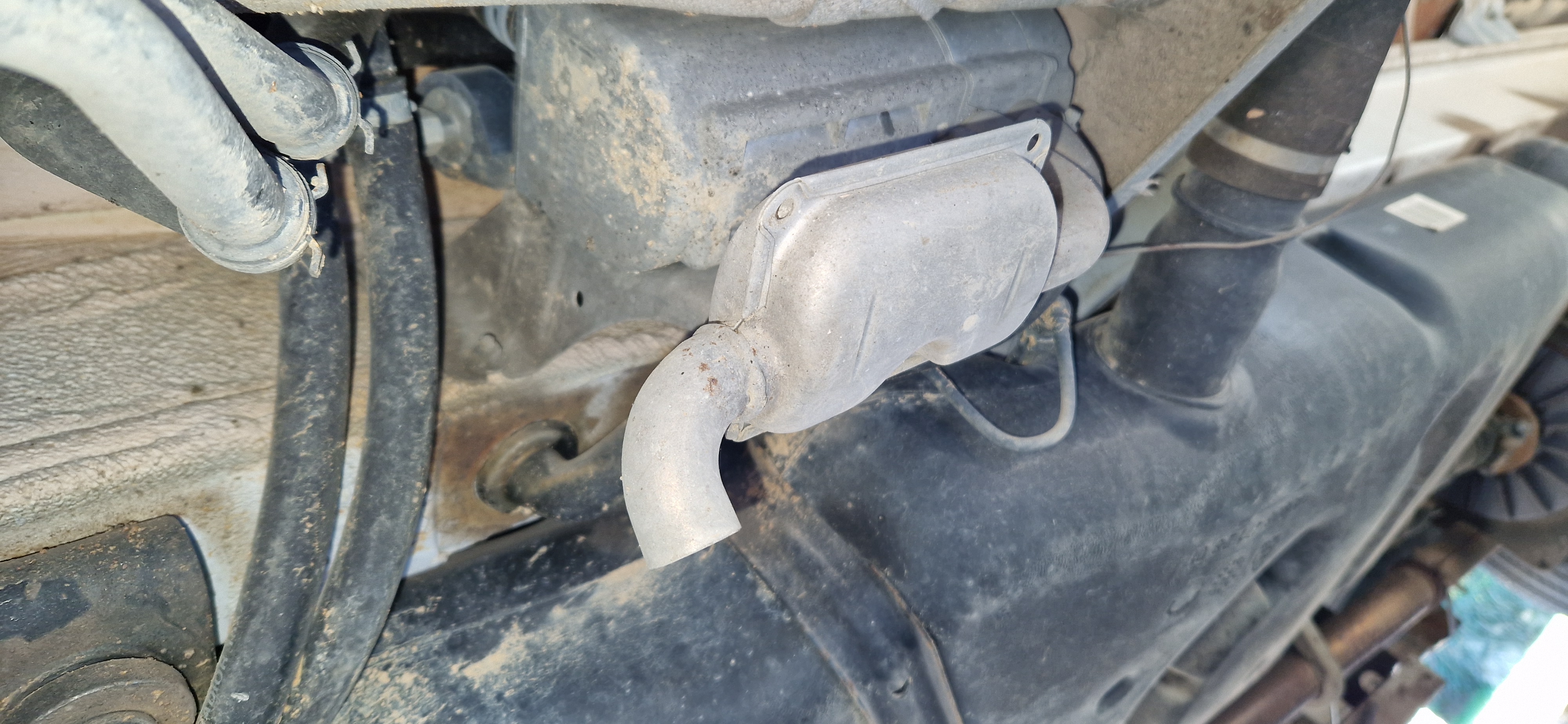 Il s agit bien de la bête, située quasi sous le siège conducteur ?