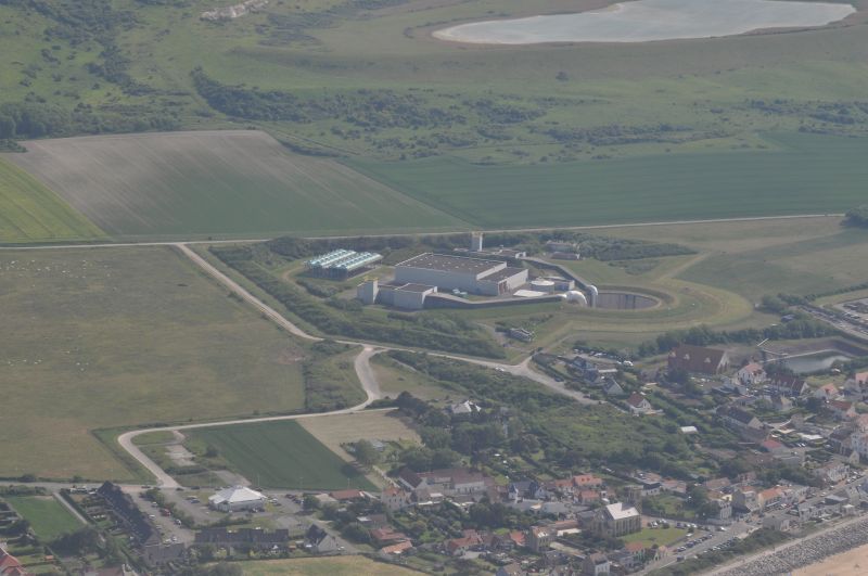Puit d'aération tunel sous la Manche Sangatte.JPG