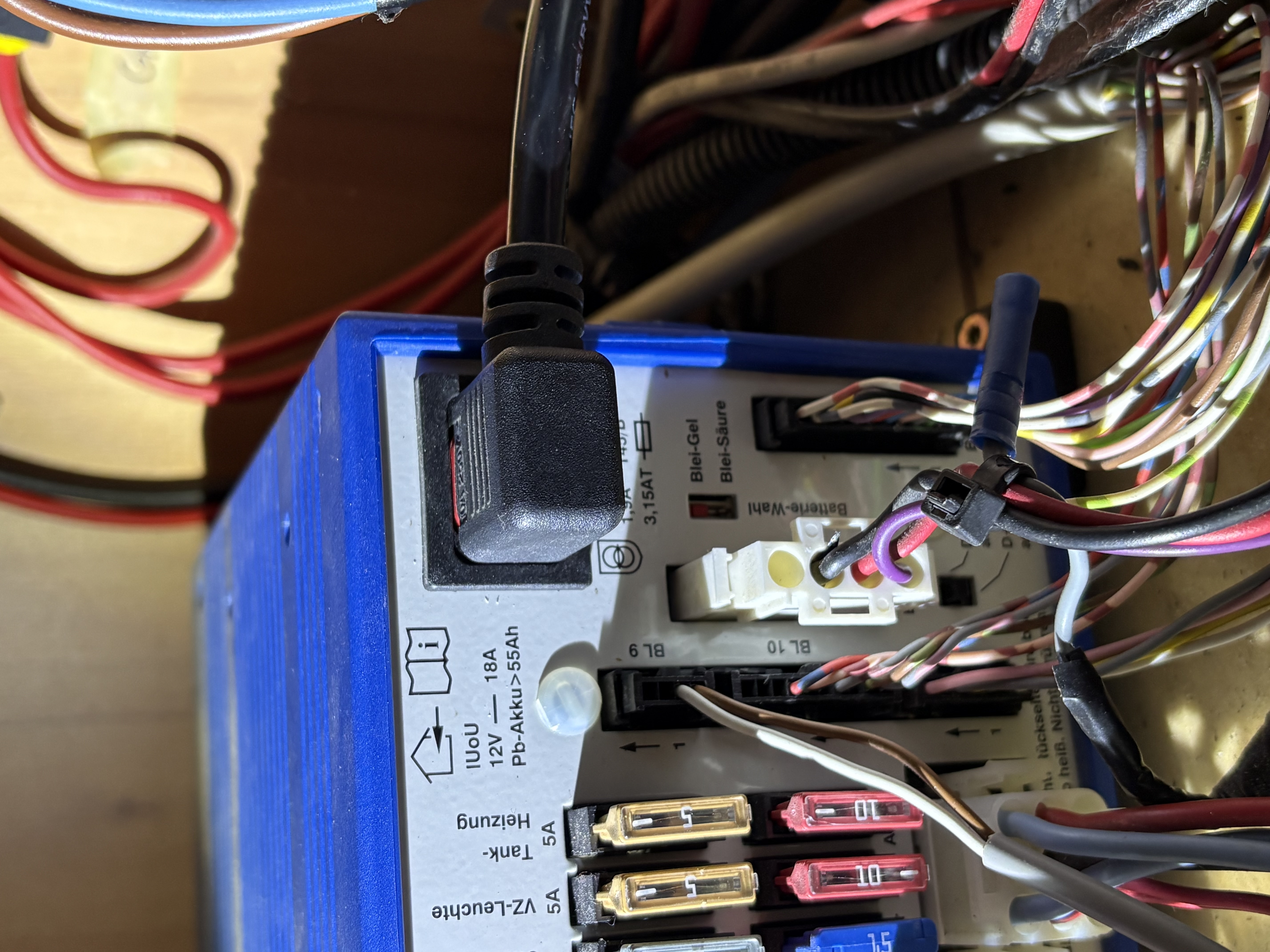 La fiche en question ! En haut à droite et pas d’explication sur le pourquoi les connexions ne sont pas bonnes !
