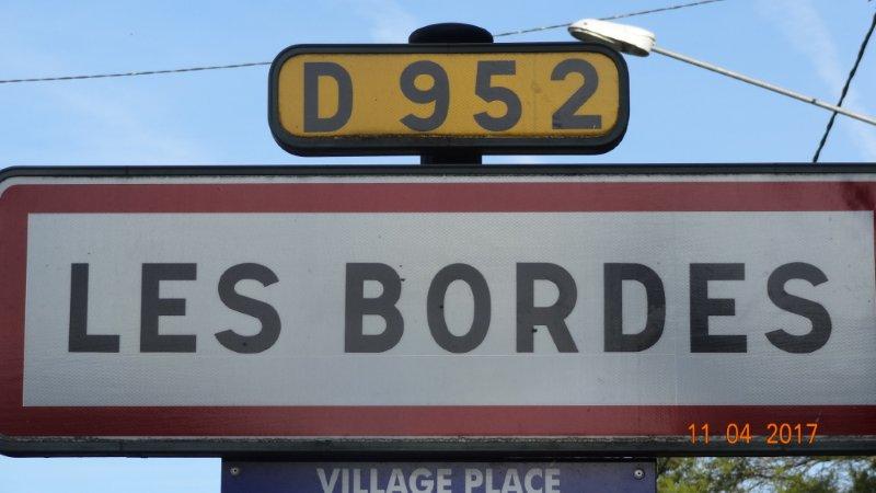 Localité LES BORDES sur la D952.jpg