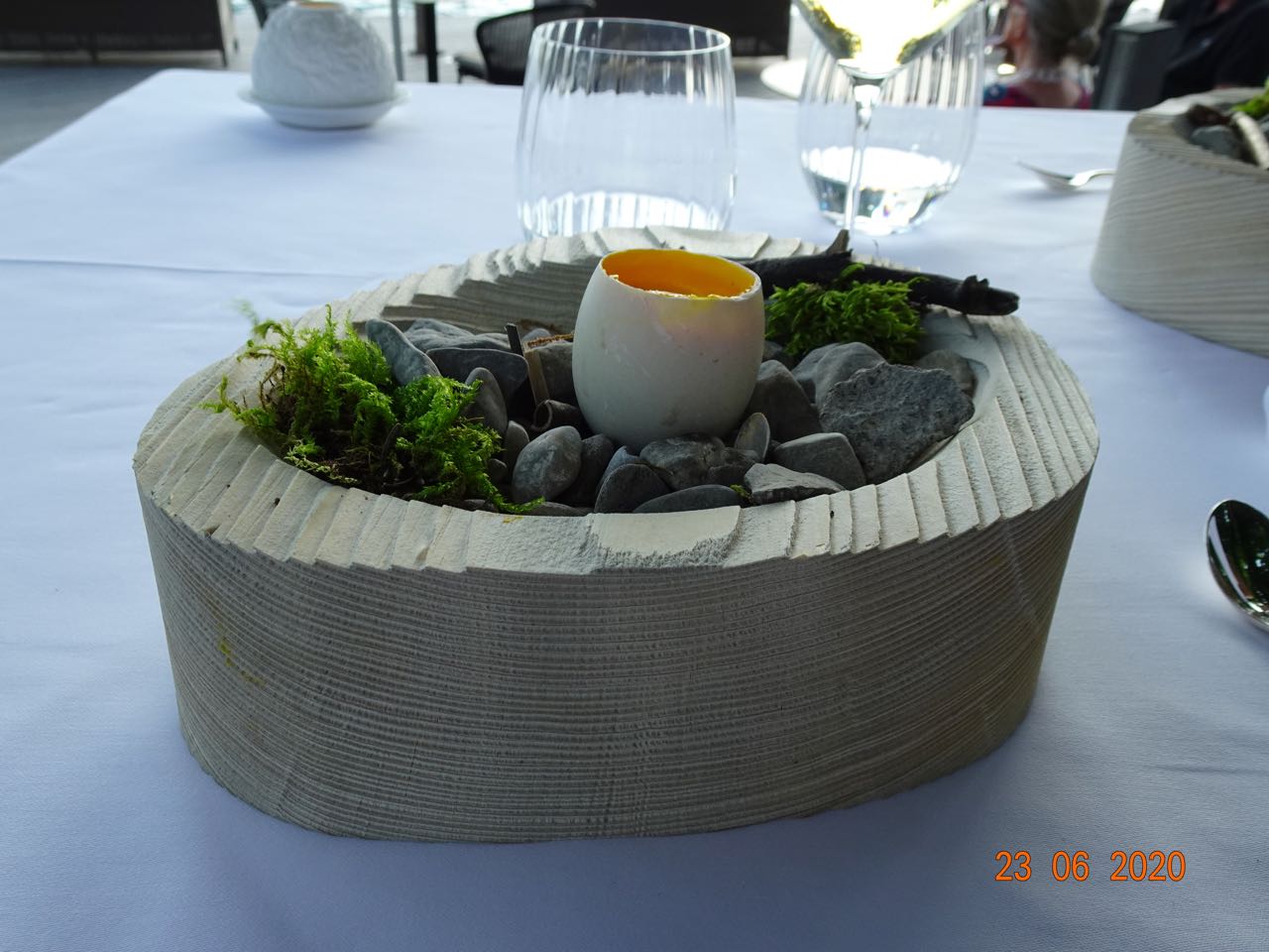 Oeuf de cane avec soupe d'écrevisse