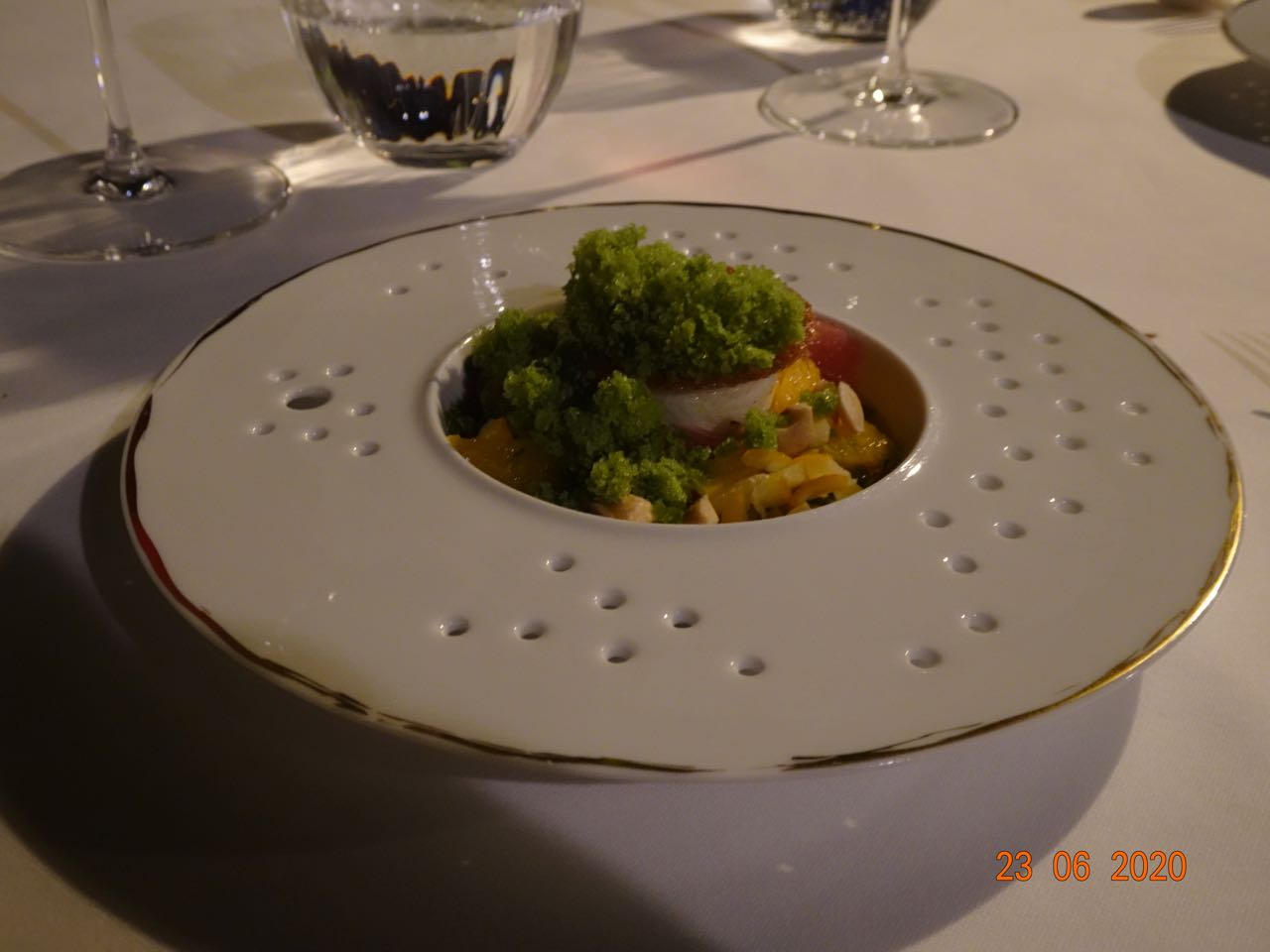 Premier dessert sorbet fruits sauce oseille